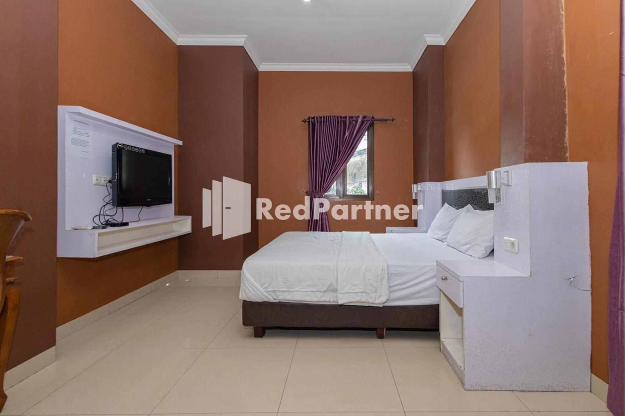 Star Hotel Jaksa Mitra Reddoorz Джакарта Экстерьер фото