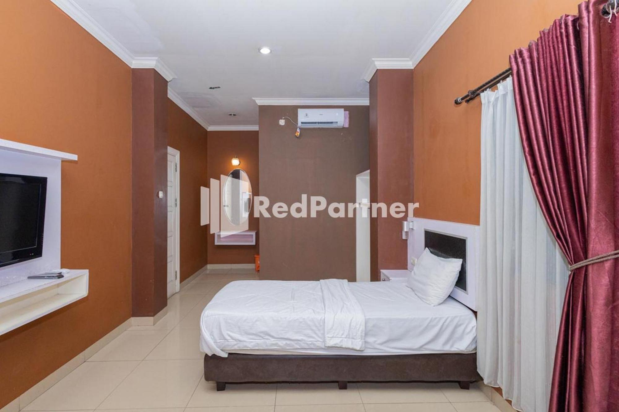Star Hotel Jaksa Mitra Reddoorz Джакарта Экстерьер фото