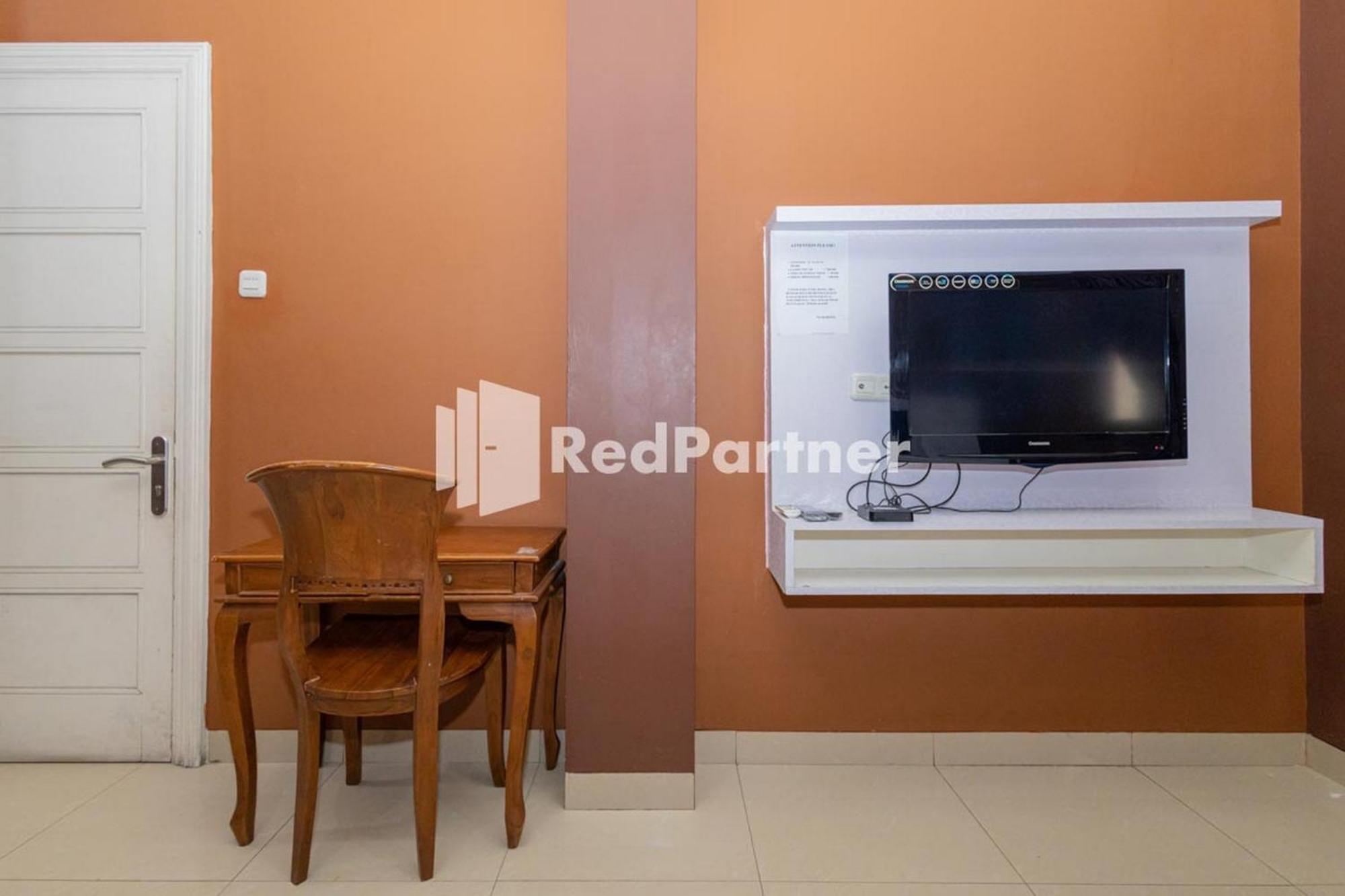Star Hotel Jaksa Mitra Reddoorz Джакарта Экстерьер фото