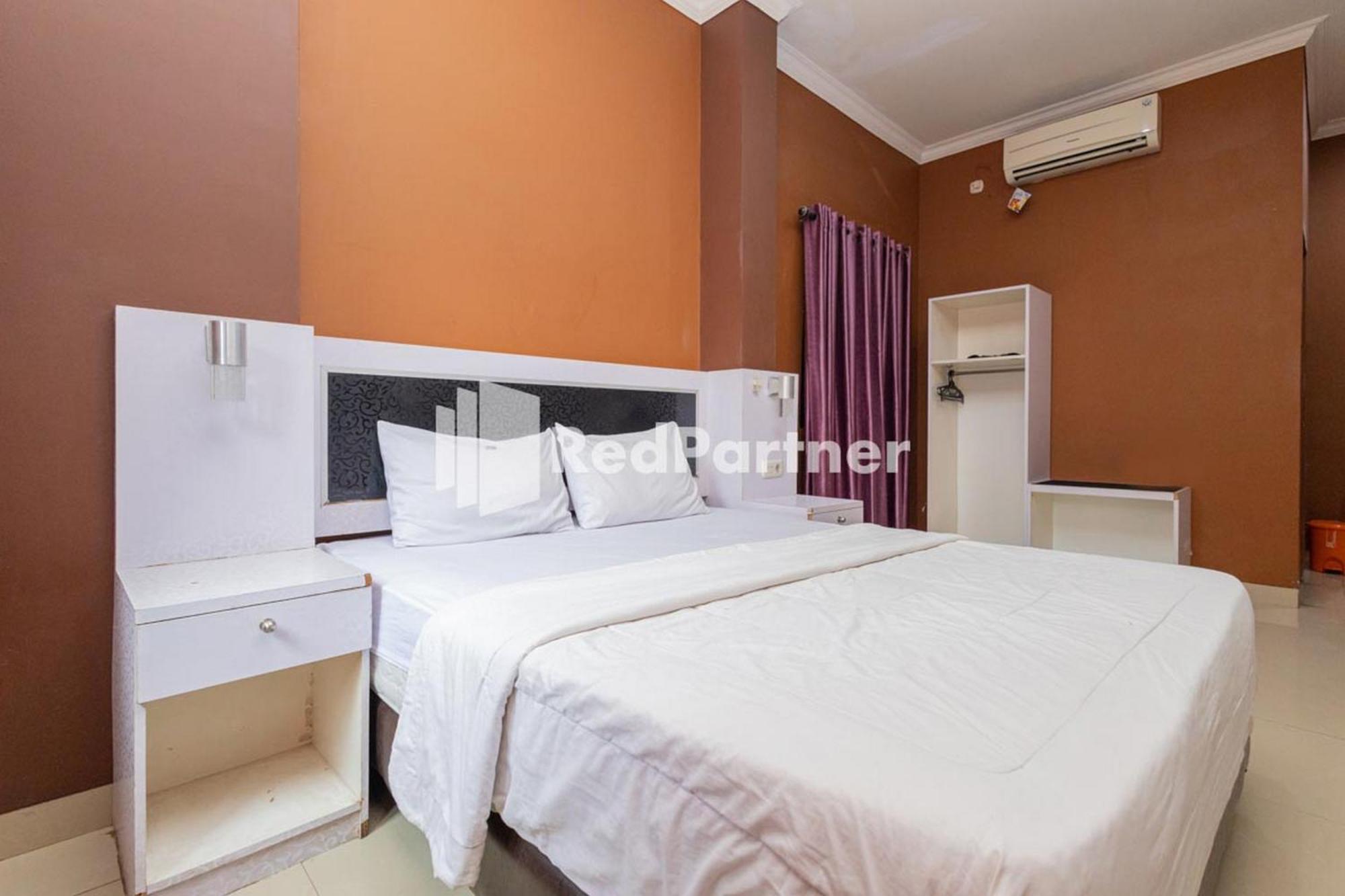 Star Hotel Jaksa Mitra Reddoorz Джакарта Экстерьер фото