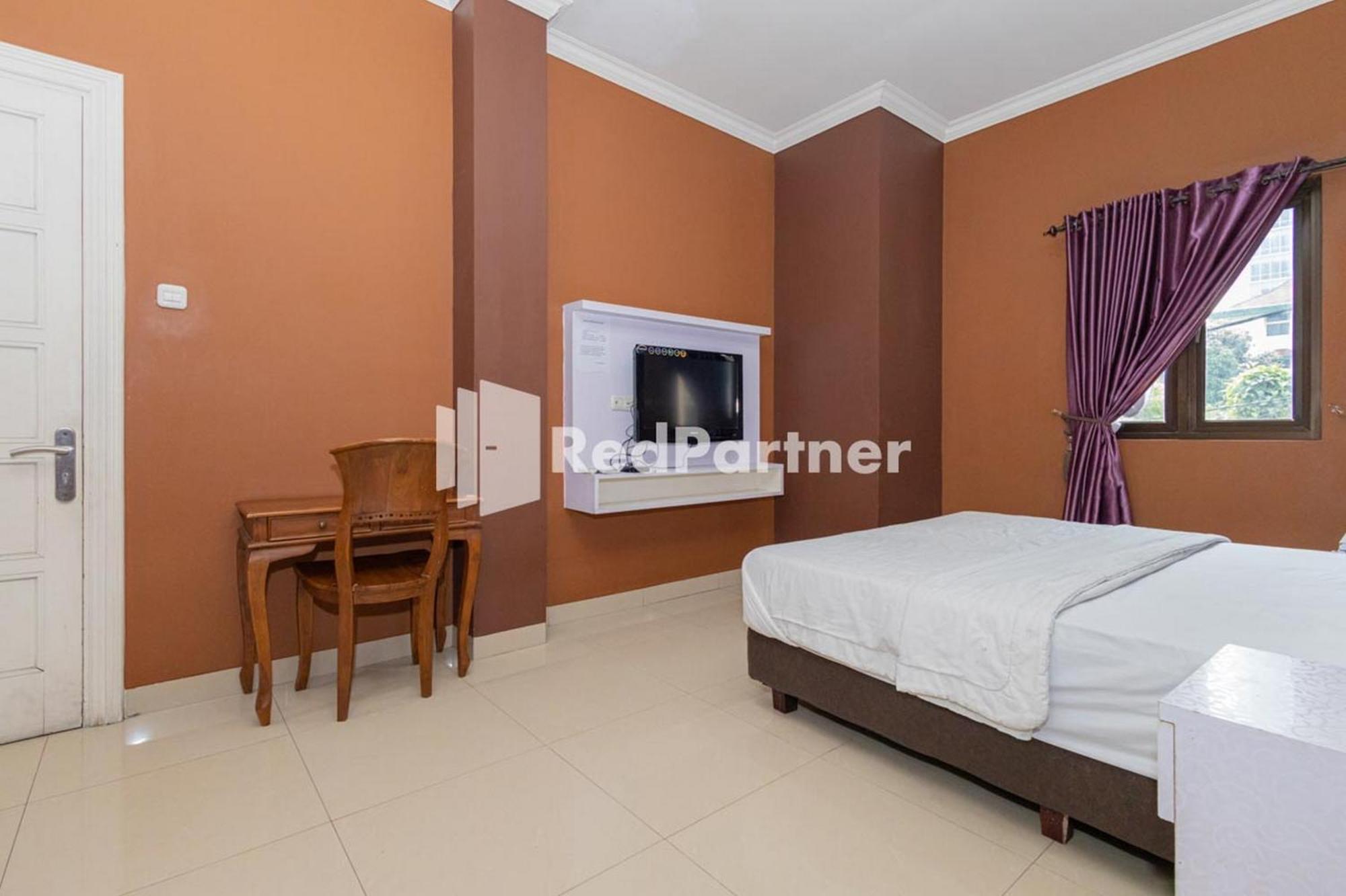 Star Hotel Jaksa Mitra Reddoorz Джакарта Экстерьер фото