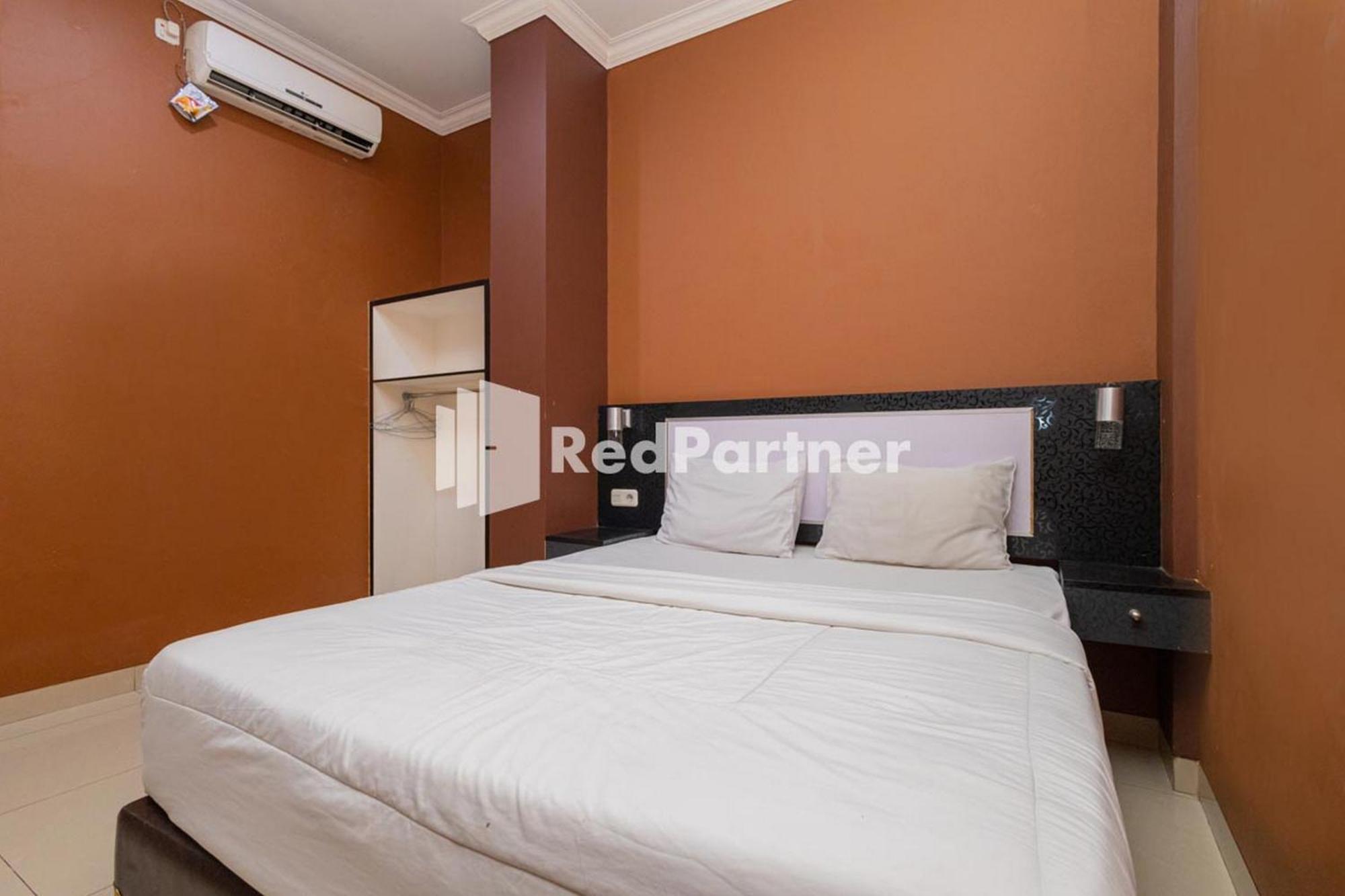 Star Hotel Jaksa Mitra Reddoorz Джакарта Экстерьер фото