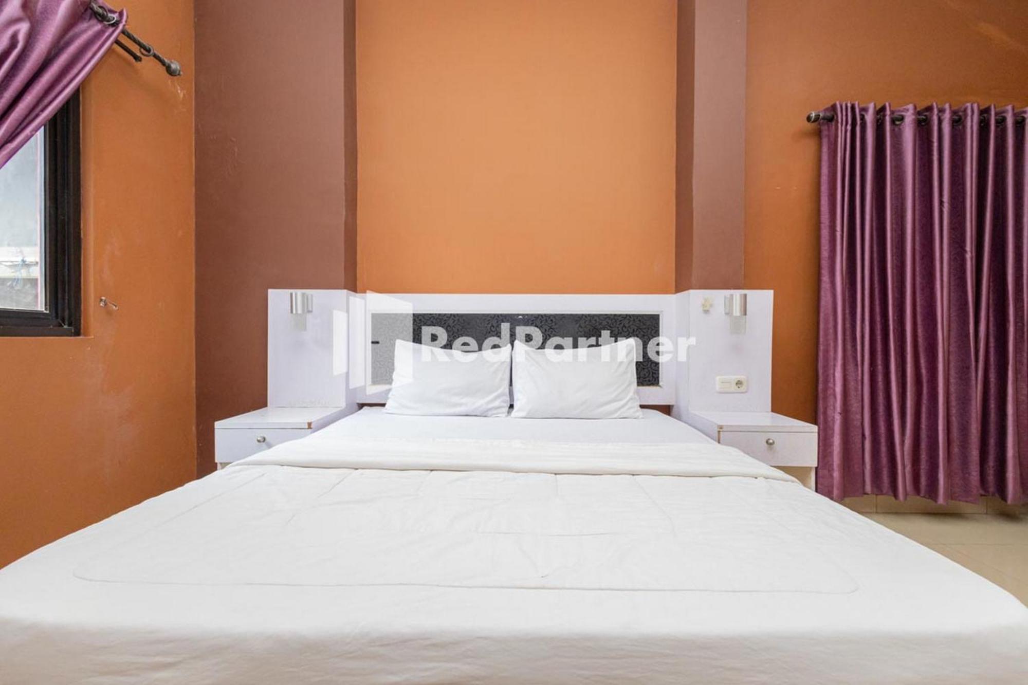 Star Hotel Jaksa Mitra Reddoorz Джакарта Экстерьер фото