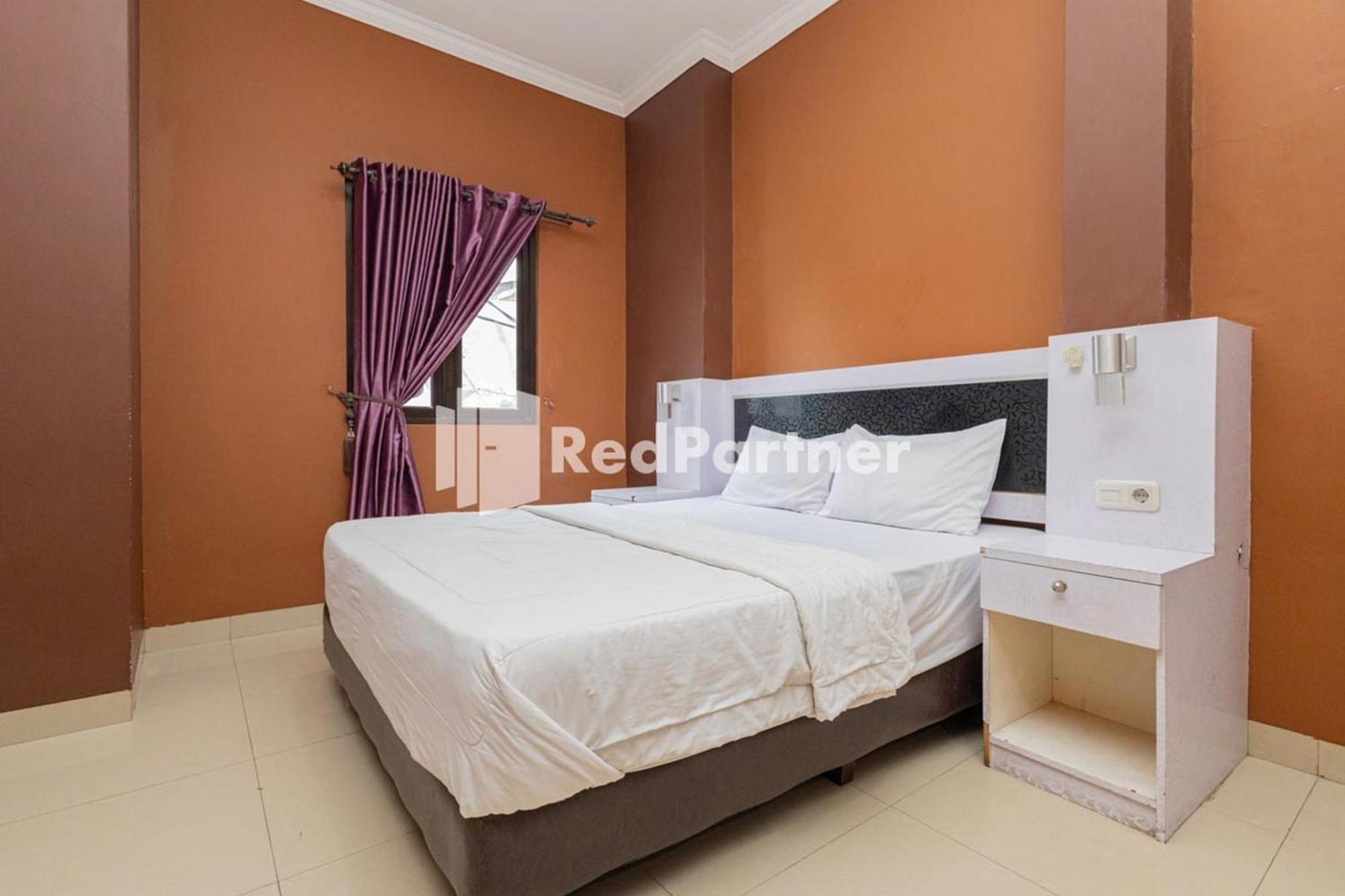 Star Hotel Jaksa Mitra Reddoorz Джакарта Экстерьер фото